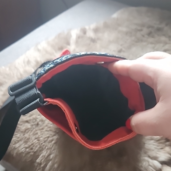 Kavu Coral Crossbody Bag with Geometric Strap - Picture 3 of 3